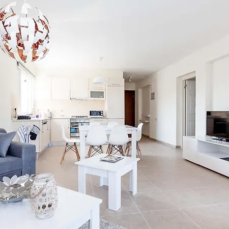 Thalassa Beach One Bedroom شقة