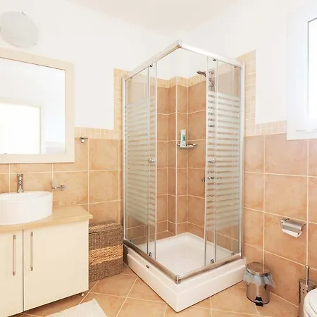 Thalassa Beach One Bedroom شقة *