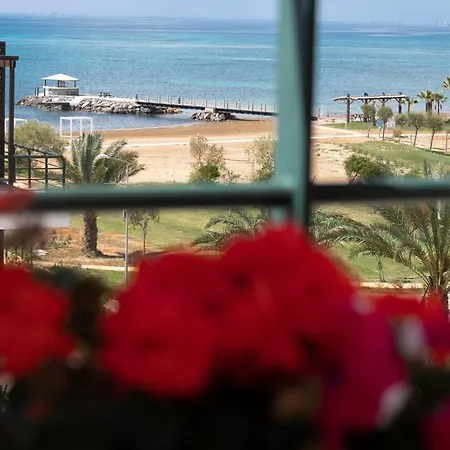 Thalassa Beach One Bedroom شقة *