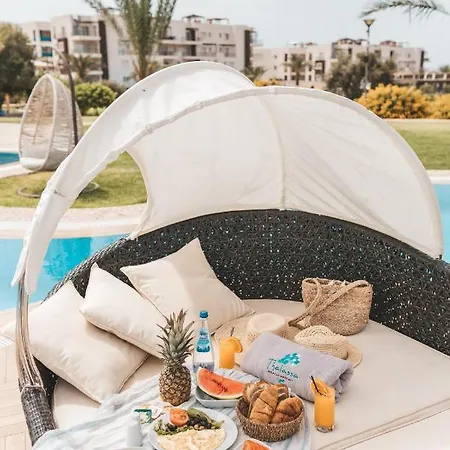 Thalassa Beach One Bedroom شقة